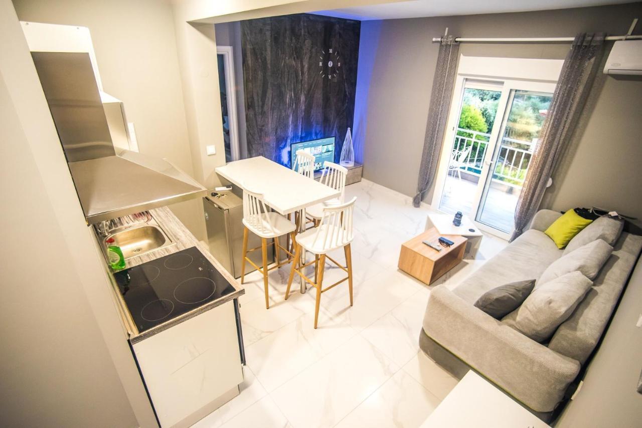 Diamond Lux Apartment Palaiontsiflikion Ngoại thất bức ảnh